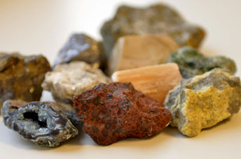 来自矿山的岩石矿物质。