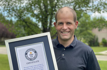 大卫·拉什（David Rush）拥有吉尼斯（Guinness）世界纪录证书。