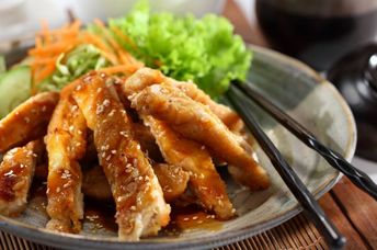 鸡肉照明，是最受欢迎的日本菜肴之一