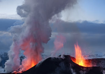 冰岛埃亚菲亚德拉火山爆发