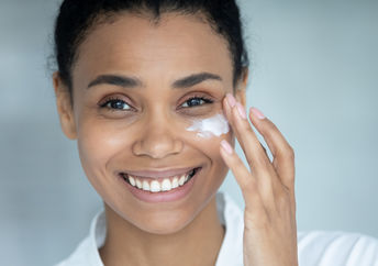 液压酸在易于使用的面霜中的皮肤效果