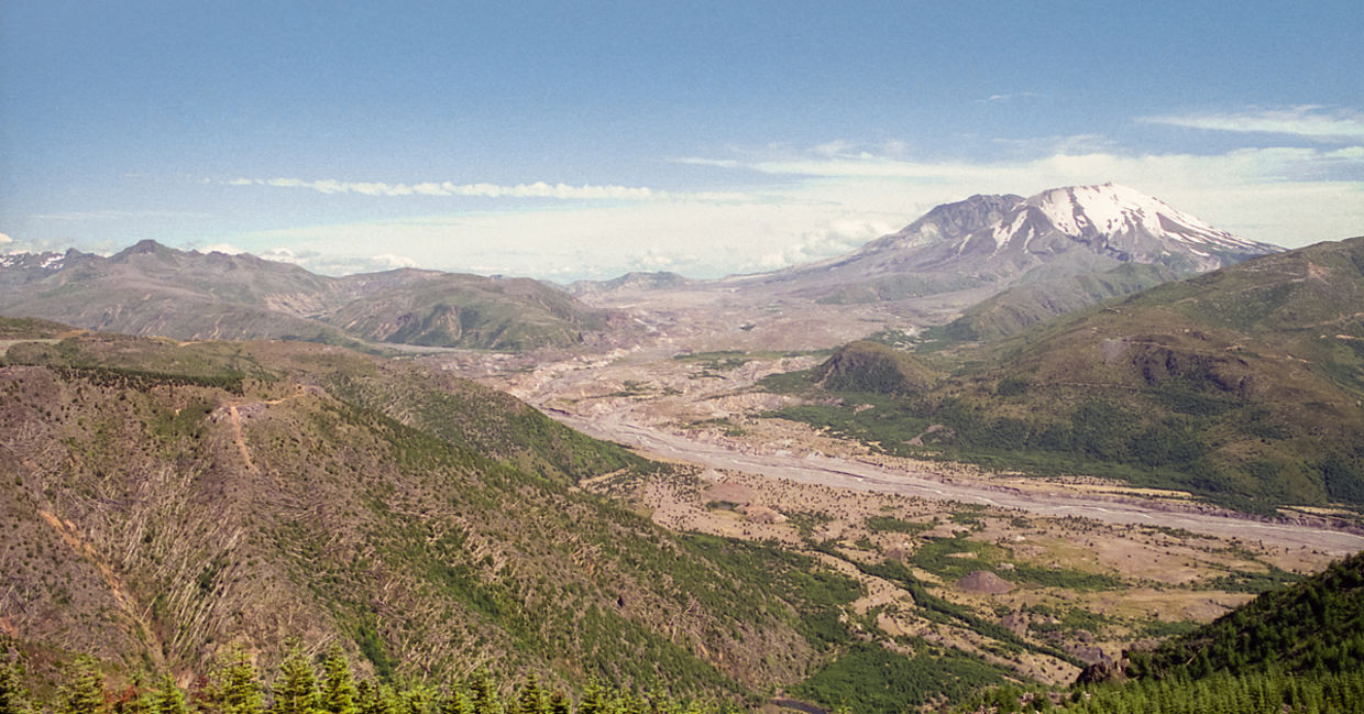圣海伦火山在落日,1997年