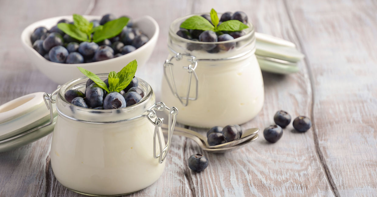 酸奶和蓝莓对健康有益。