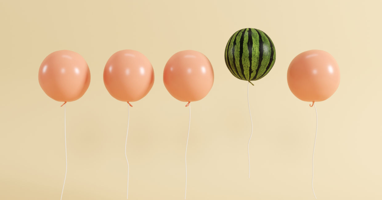 出色的气球西瓜在空中作为创造力概念