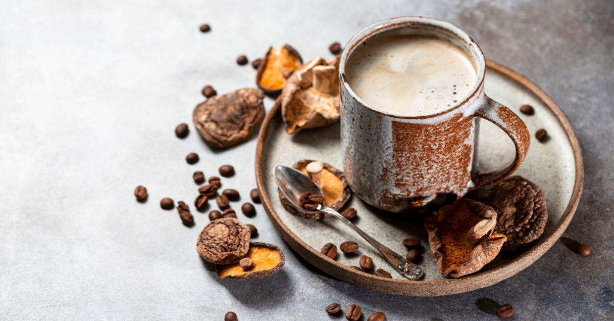 一杯蘑菇咖啡，趋势和健康的超级食品。